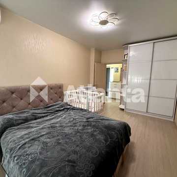 Михайла Грушевського вул., 30б
