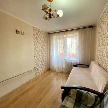 Євгена Коновальця вул., 5