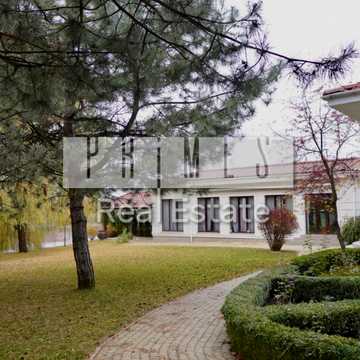 Берегова вул., 30
