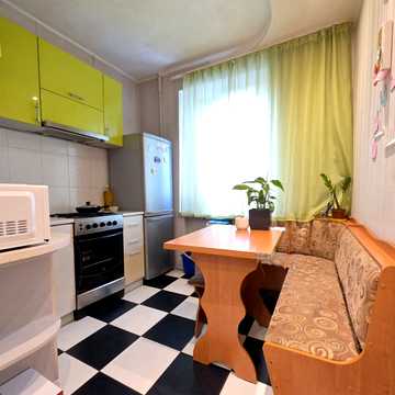 Будівельників вул., 5