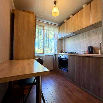 Варненська вул., 5