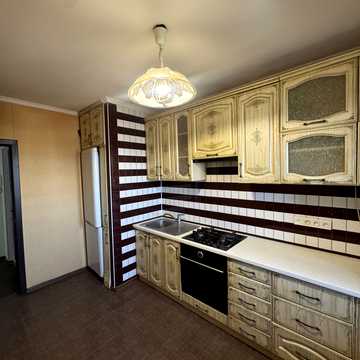 Академіка Грушевського вул., 40