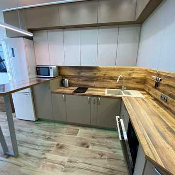 Каховська вул., 56