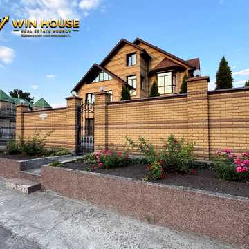 Клавдії Радченко вул., 8