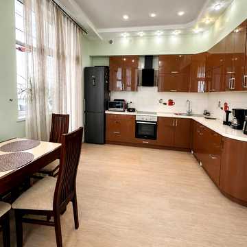 Академіка Корольова вул., 5/4