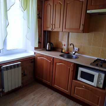 Космонавтів вул., 38/17