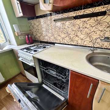 Познанська вул., 4