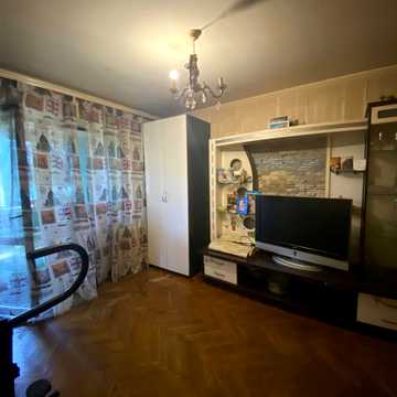 Варненська вул., 18