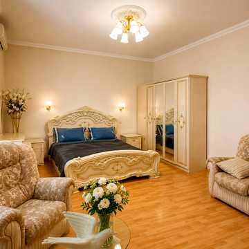 Володимирська вул., 37