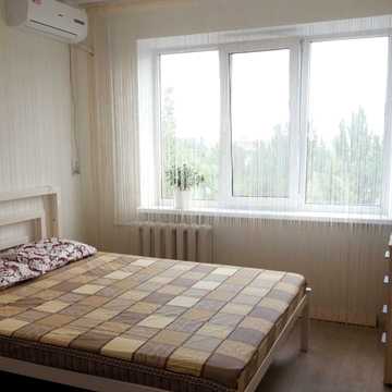 Добровольців пров., 10