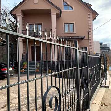 Володимира Сікевича вул., 16