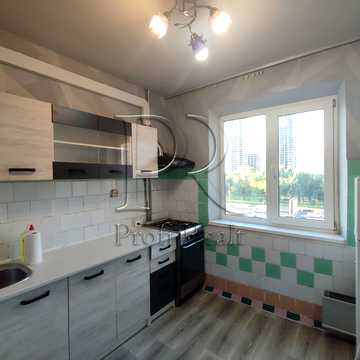 Романа Шухевича просп. (Генерала Ватутіна), 8