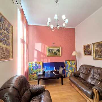 Рейтарська вул., 34