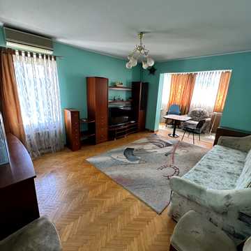 Академіка Корольова вул., 74б