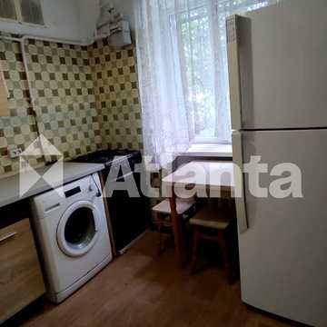 Поїзна вул., 4