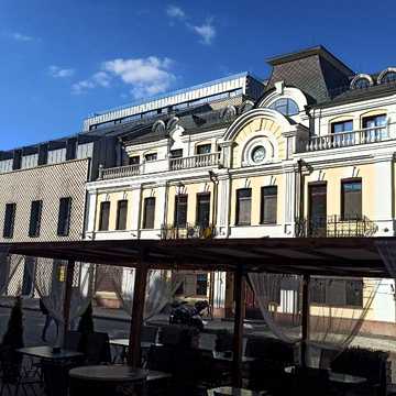 Петра Сагайдачного вул., 18