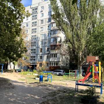 Героїв Крут вул. (12 Квітня), 63