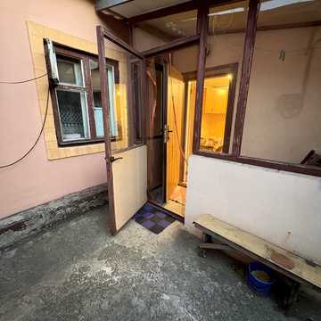 Академіка Амосова вул. (Кірова), 37