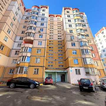 Володимира Момота вул., 40