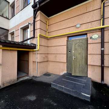 В'ячеслава Чорновола вул., 93з