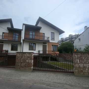 Поперечна вул., 28