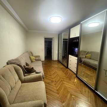 Академіка Корольова вул., 7