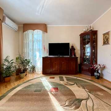 Степана Бандери вул., 10-В