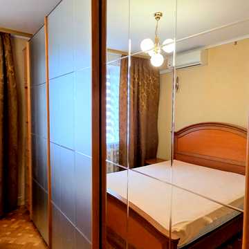 Кавказька вул., 12