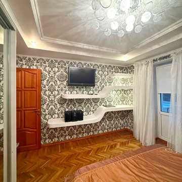 Велика Васильківська вул. (Червоноармійська), 136