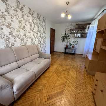 Героїв Крут вул. (Валентини Терешкової), 38