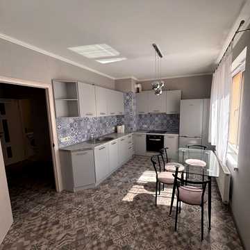 Гранітна вул., (Будинок 28)