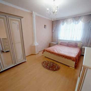 Валерія Лобановського вул., 10