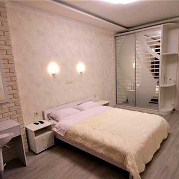 Анни Ахматової вул., 30