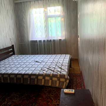Космонавтів вул., 46