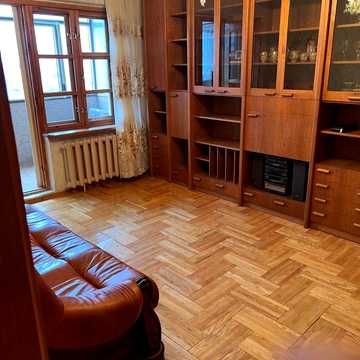 Миколи Ушакова вул., 16