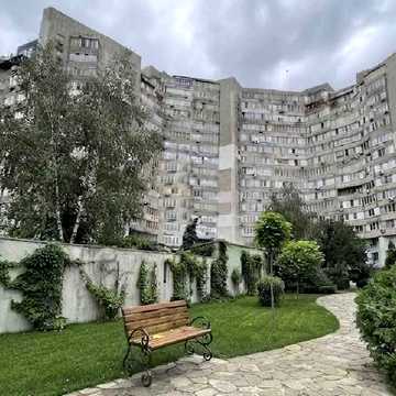 Валерія Лобановського просп. (Червонозоряний), 9/1