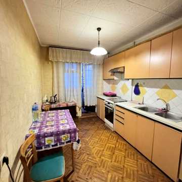 Євгена Чикаленка вул., 74/1