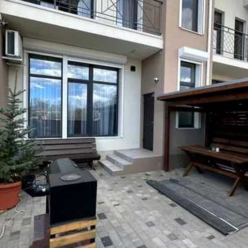 Центральна вул.