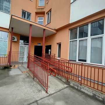 Гранітна вул., 2
