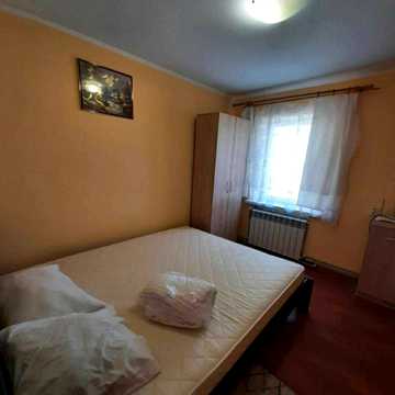 Виїздна вул., 8