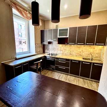 Динамівська вул., 3