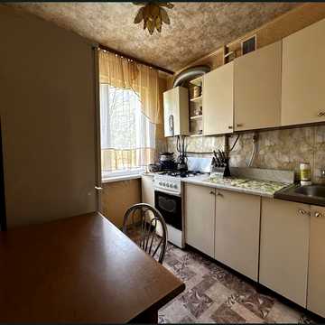 Космонавтів вул., 14