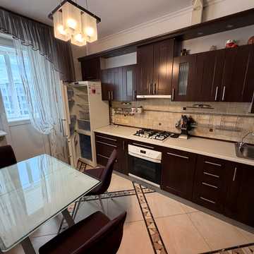 Джона Леннона вул., 39
