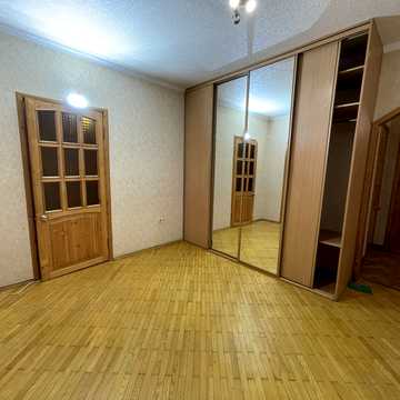 Срібнокільська вул., 16