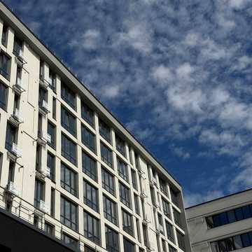 Надрічна вул., (Будинок 1)