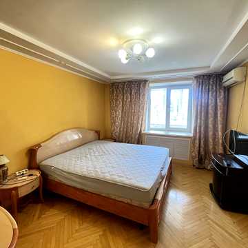 Жилянська вул., 72