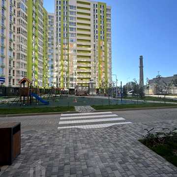 Олеся Бердника вул., 1