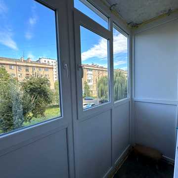 Карпатська вул., 4