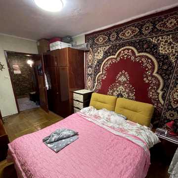 Академіка Корольова вул., 33