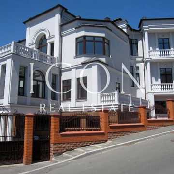 Редутна вул., 1